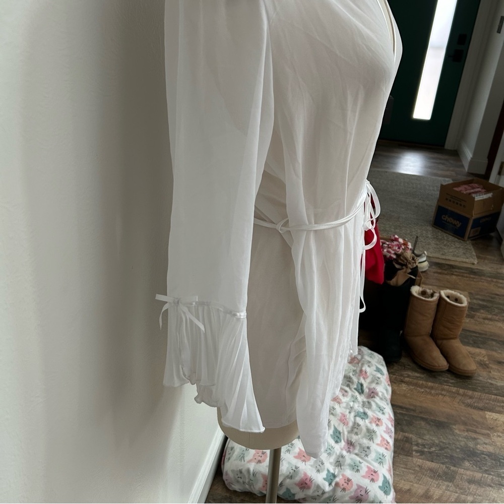 Vintage Cinema Etoile White Wrap Blouse with Pleated Sleeves Medium NWT - Picture 4 of 11